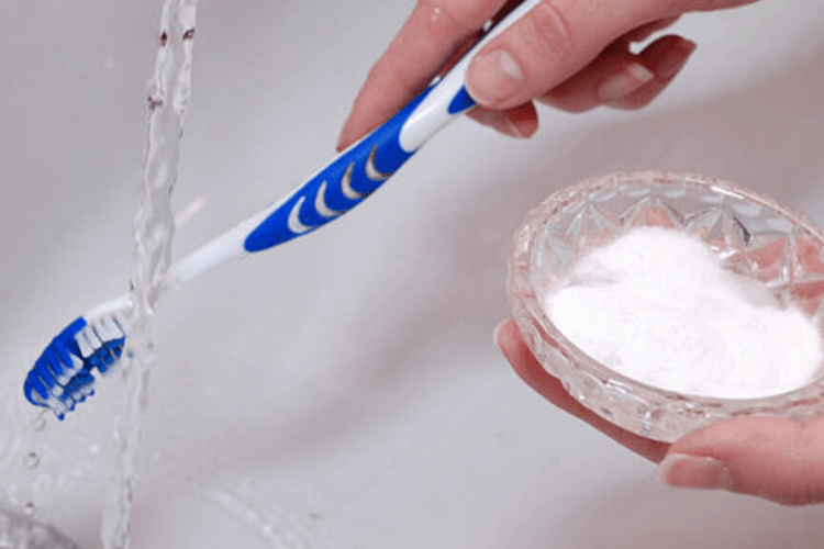 Utilisation du Bicarbonate de soude pour blanchir les dents