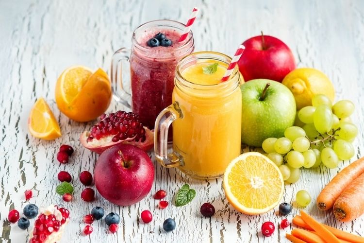 Boire du jus frais au petit-déjeuner nettoie et détoxifie le système digestif