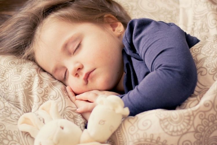 Les remèdes contre les sueurs nocturnes chez les enfants